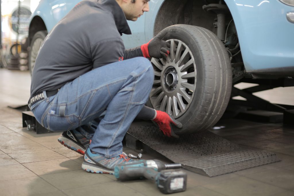 Photo of mechanic changing a tyre